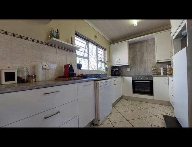 4 BEDROOM HOUSE FOR SALE IN VREDEKLOOF EAST